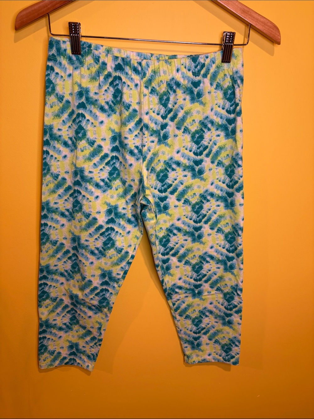 No Boundaries Colorful Capri Length Leggings Junior Size Large‎ NWOT